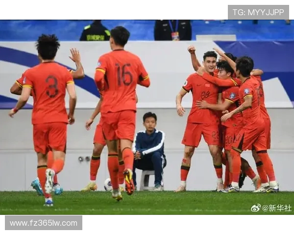 张玉宁赛后与印尼归化球员迪克斯互换球衣重温维特斯时期队友情